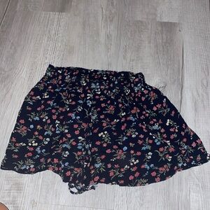 AMERICAN EAGLE OUTFITTERS FLORAL SHORTS